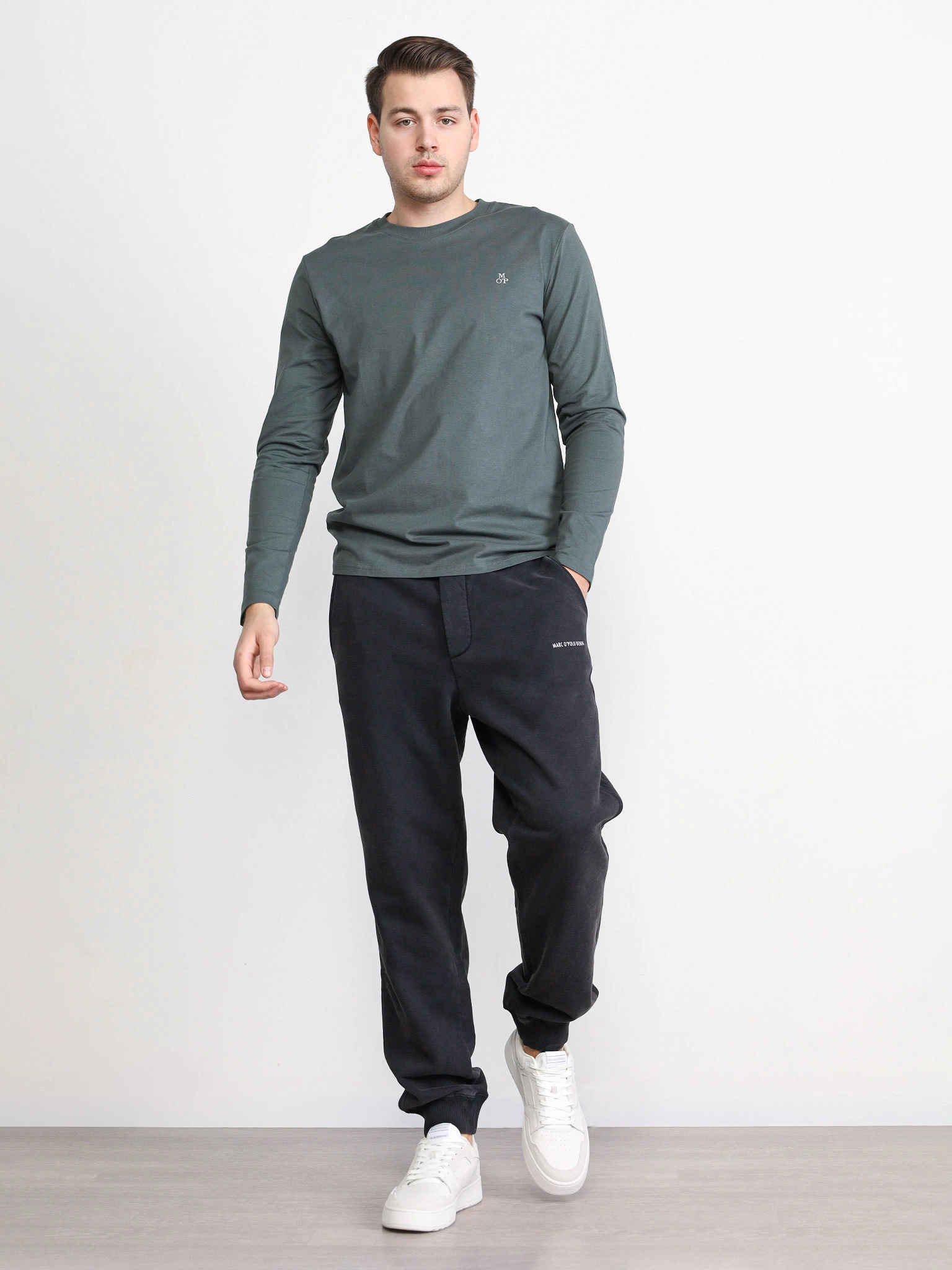 Футболка зеленого цвета из хлопка с длинным рукавом